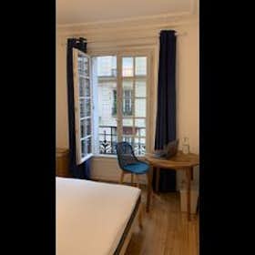 Mehrbettzimmer zu mieten für 995 € pro Monat in Paris, Avenue Daumesnil