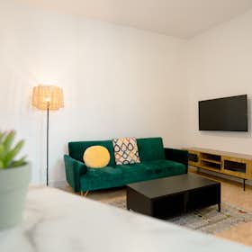 Apartment for rent for €1,450 per month in Madrid, Calle Luchana