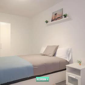 Private room for rent for €419 per month in Madrid, Calle Ramón Luján