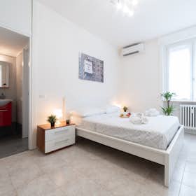 Studio for rent for €1,250 per month in Milan, Via Piero della Francesca