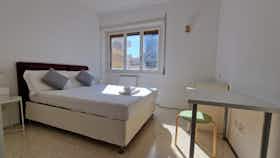 Private room for rent for €1,200 per month in Rome, Circonvallazione Ostiense