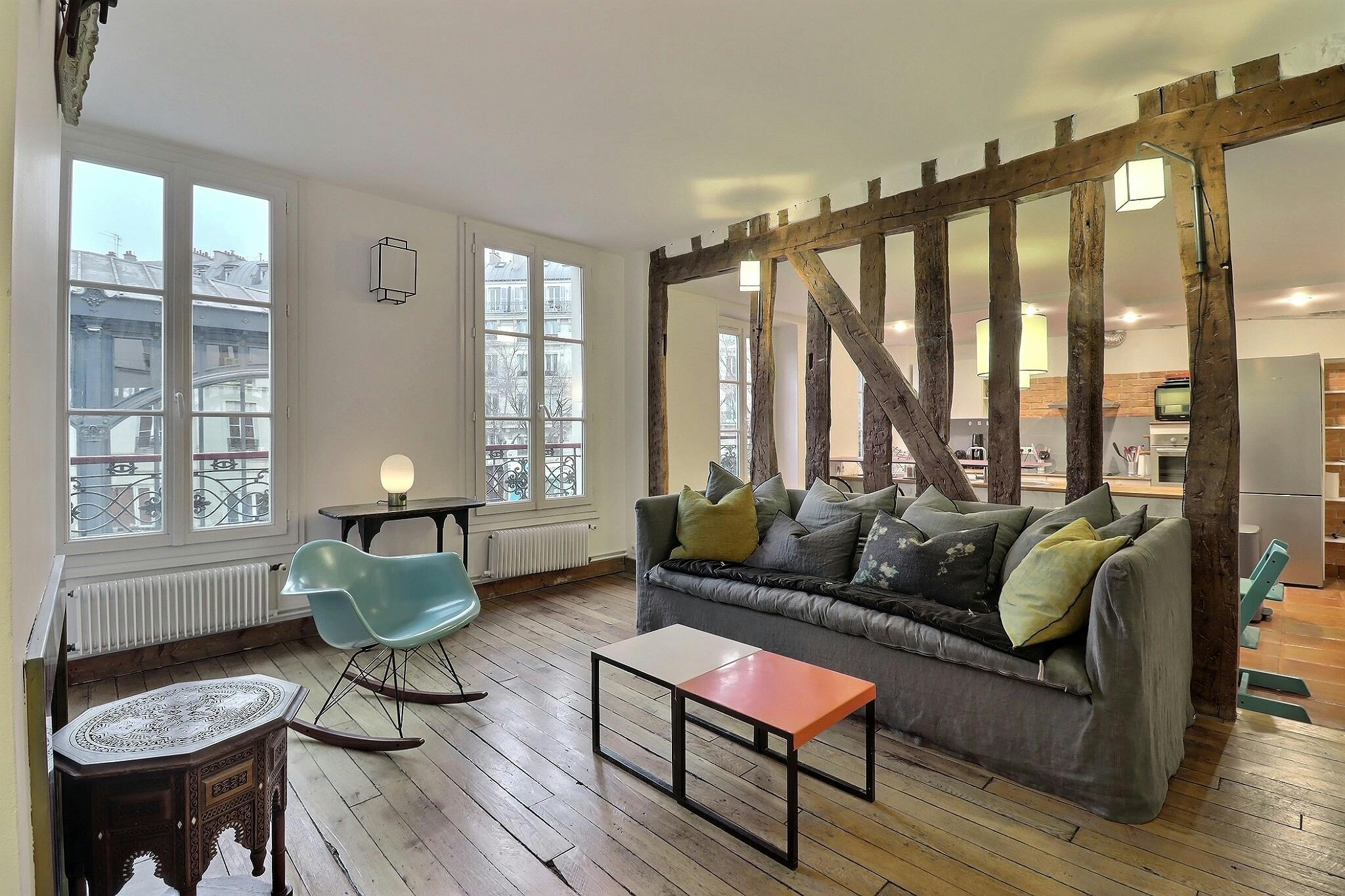 Apartment for rent for €2,596 per month in Paris, Rue de Chabrol