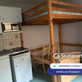 Apartment for rent for €400 per month in Reims, Rue de Venise