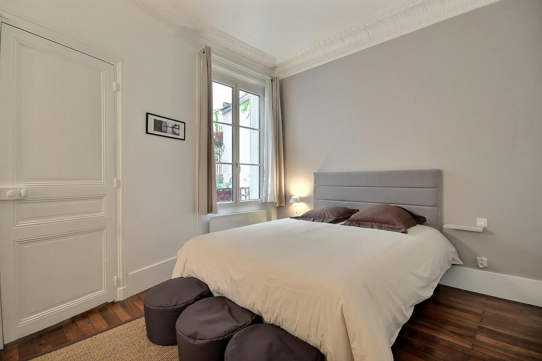 Apartment for rent for €1,836 per month in Paris, Rue Damrémont