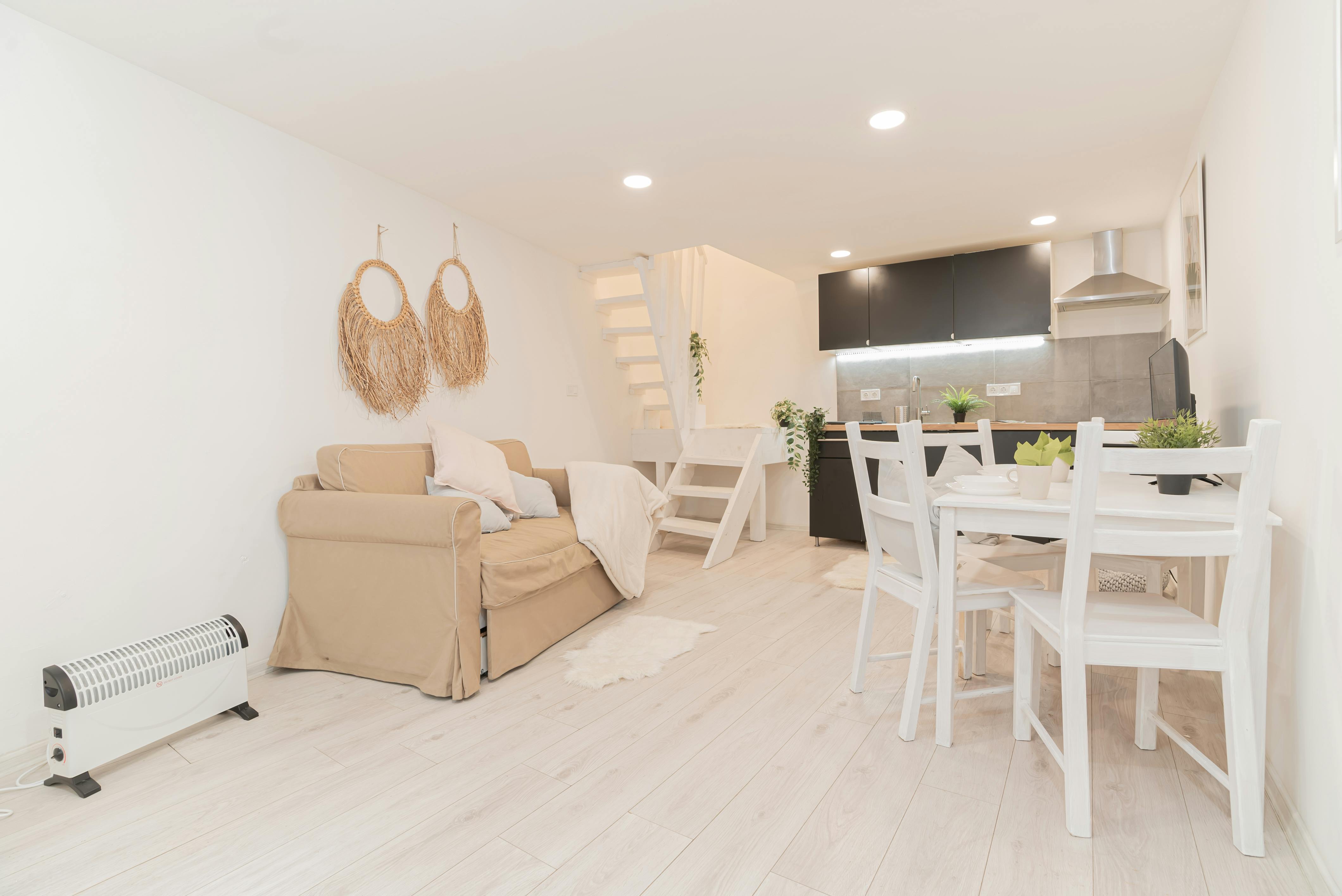 Studio for rent for HUF 204,073 per month in Budapest, Lujza utca