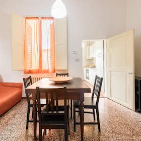 Apartment for rent for €2,250 per month in Florence, Via della Scala