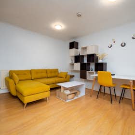 Apartment for rent for £2,917 per month in London, Wesley Avenue