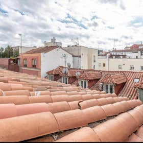 Wohnung zu mieten für 980 € pro Monat in Madrid, Calle de Almadén