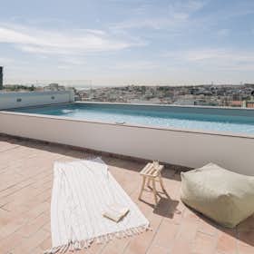 Apartment for rent for €4,017 per month in Lisbon, Rua Sousa Martins