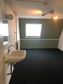 Private room for rent for €385 per month in Westervoort, Dorpstraat