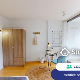 Private room for rent for €872 per month in Levallois-Perret, Rue d'Alsace