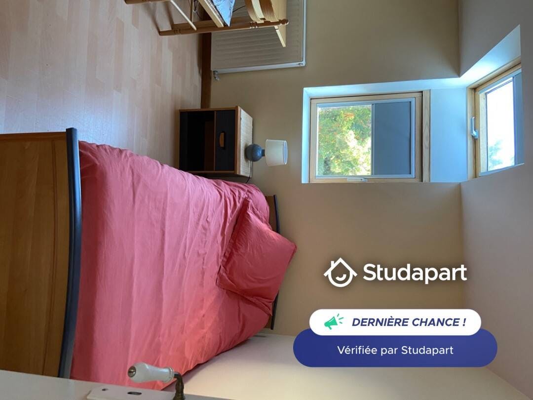 Private room for rent for €750 per month in Clamart, Rue Pierre Brossolette