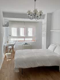 Private room for rent for €420 per month in Zaragoza, Paseo de Calanda