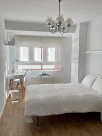 Privé kamer te huur voor € 420 per maand in Zaragoza, Paseo de Calanda