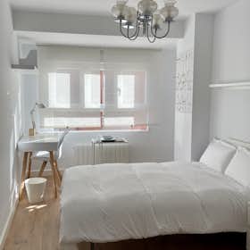 Отдельная комната сдается в аренду за 420 € в месяц в Zaragoza, Paseo de Calanda