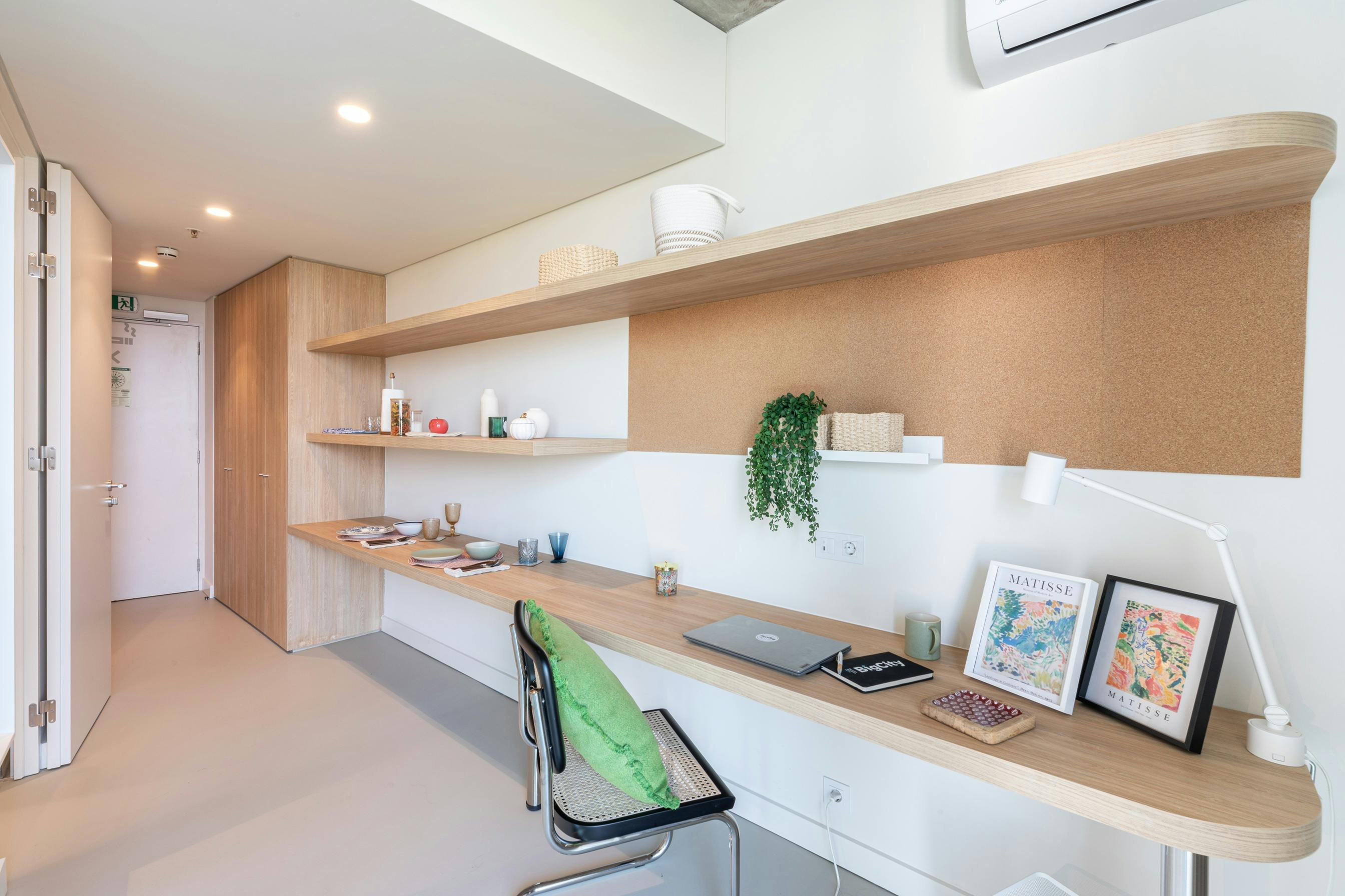 Studio for rent for €1,080 per month in Porto, Rua Manuel Pacheco de Miranda