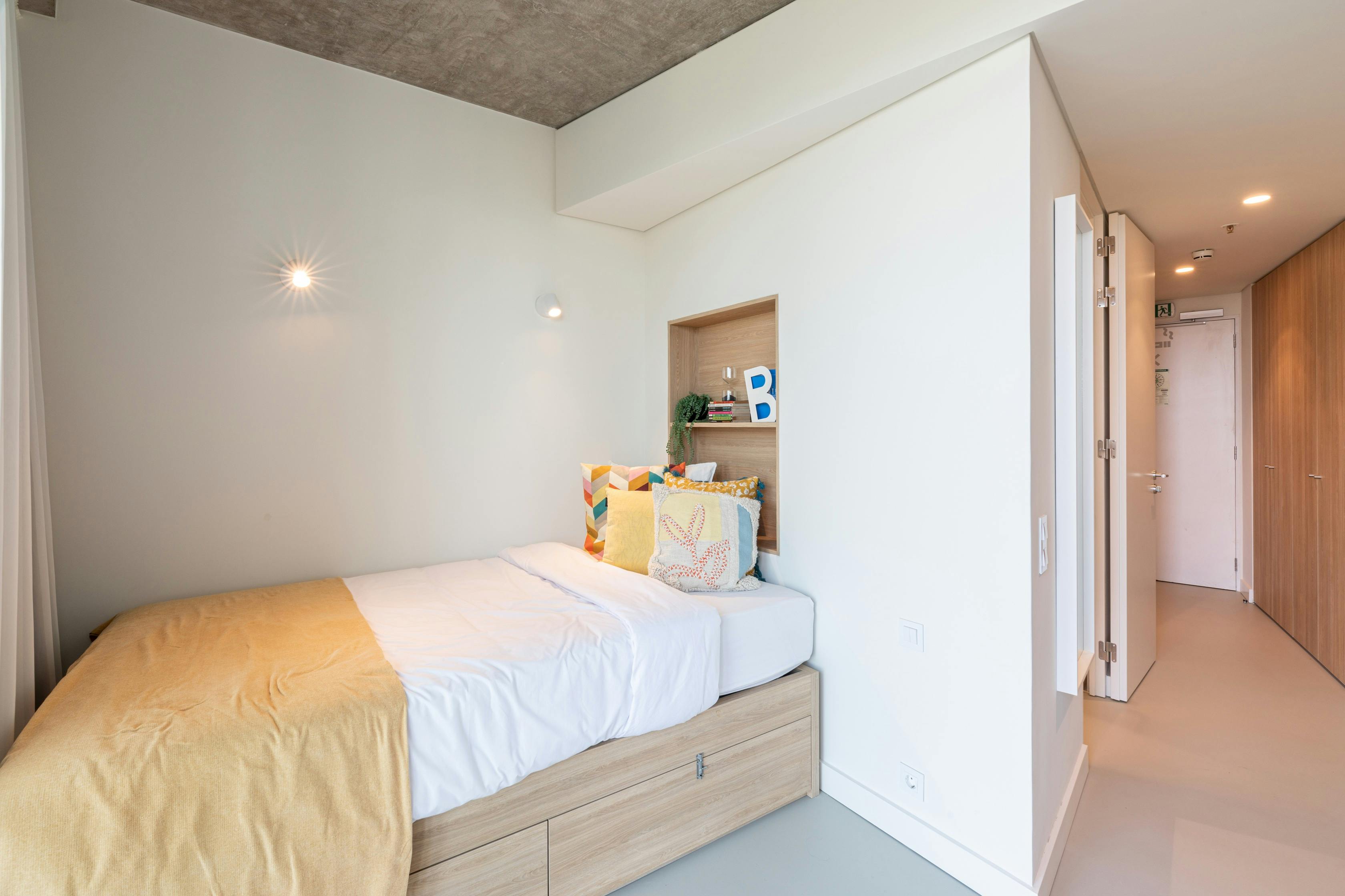 Studio for rent for €1,080 per month in Porto, Rua Manuel Pacheco de Miranda