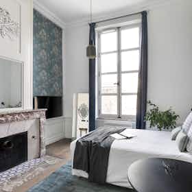 Mieszkanie do wynajęcia za 830 € miesięcznie w mieście Nancy, Rue du Manège