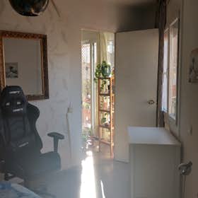 Private room for rent for €600 per month in L'Hospitalet de Llobregat, Carrer de Girona