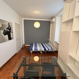 Studio for rent for €2,000 per month in Milan, Ripa di Porta Ticinese
