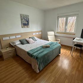 Privé kamer for rent for € 490 per month in Alcalá de Henares, Calle Juan de Vergara