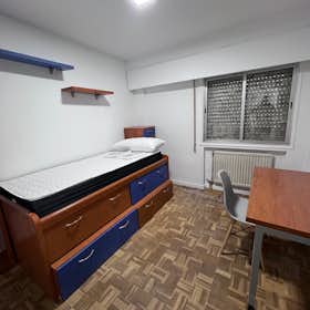 Private room for rent for €570 per month in Madrid, Calle de Ramón Gómez de la Serna