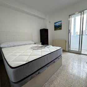 Private room for rent for €750 per month in Madrid, Calle Finisterre