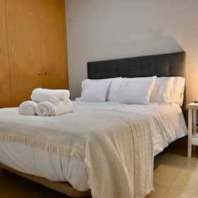 Apartment for rent for €2,900 per month in Madrid, Calle de las Infantas
