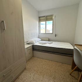 Private room for rent for €590 per month in Madrid, Calle Finisterre