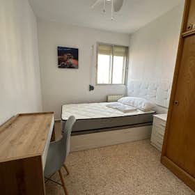 Private room for rent for €590 per month in Madrid, Calle Finisterre