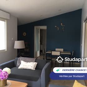 Huis te huur voor € 1.000 per maand in Aix-en-Provence, Route de Berre