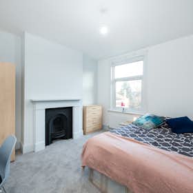WG-Zimmer for rent for 983 £ per month in London, High Road