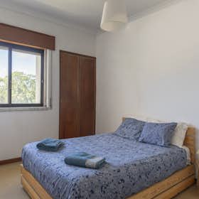 Pokój prywatny do wynajęcia za 900 € miesięcznie w mieście Sintra, Rua Vale São Martinho