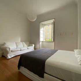 Private room for rent for €800 per month in Lisbon, Avenida Visconde de Valmor
