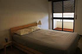 Privé kamer te huur voor € 950 per maand in Sintra, Rua Vale São Martinho