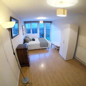 Private room for rent for €1,561 per month in London, Dibden Street