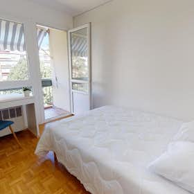 Private room for rent for €550 per month in Oullins-Pierre-Bénite, Boulevard de l'Europe