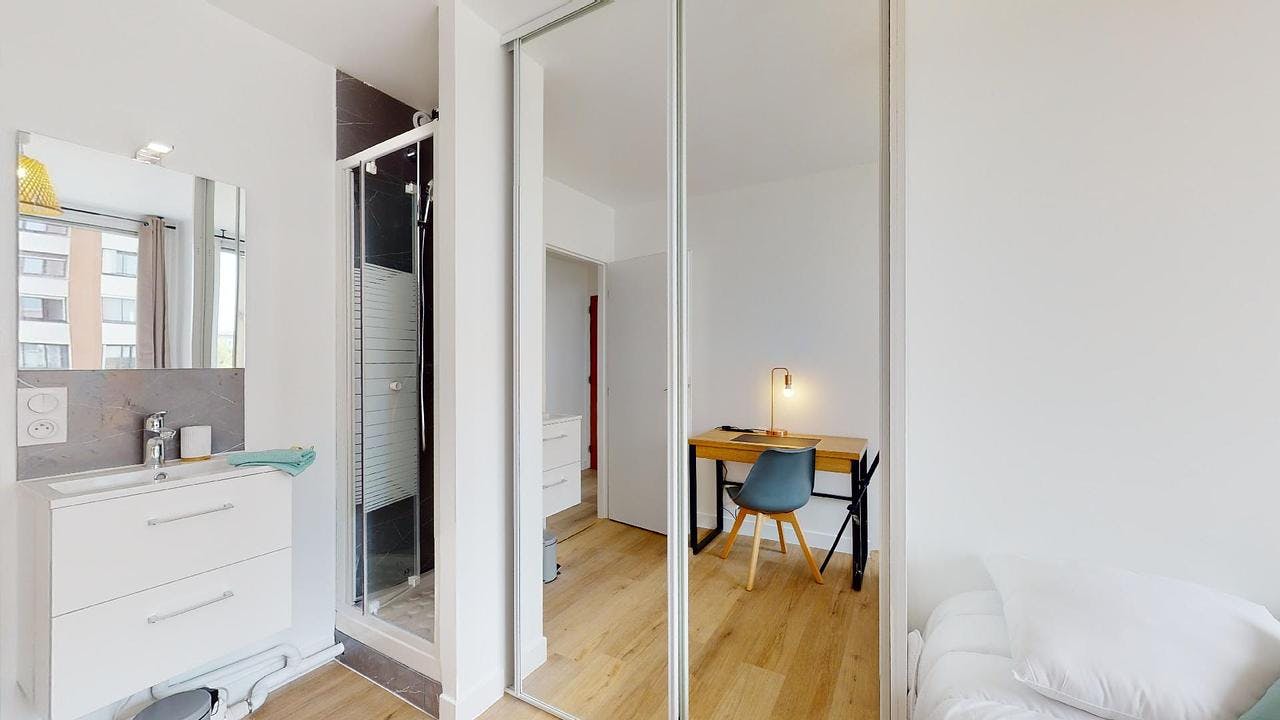 私人房间 正在以 €495 的月租出租，其位于 Villeurbanne, Rue du Cimetière