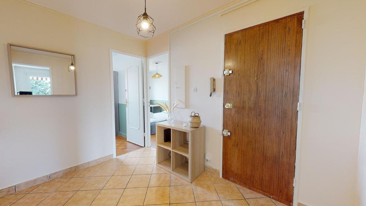 Apartment Bron, 68m² — photo 4
