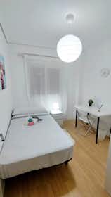 私人房间 正在以 €320 的月租出租，其位于 Almería, Paseo de Almería