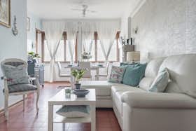 Appartamento in affitto a 1.300 € al mese a Alba Adriatica, Lungomare Guglielmo Marconi
