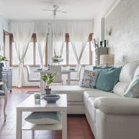 公寓 正在以 €1,300 的月租出租，其位于 Alba Adriatica, Lungomare Guglielmo Marconi
