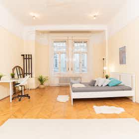 Private room for rent for HUF 143,912 per month in Budapest, Zichy Jenő utca
