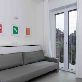 Studio for rent for €1,870 per month in Milan, Viale Cirene