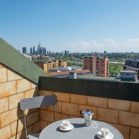 Apartment for rent for €1,500 per month in Milan, Viale Edoardo Jenner