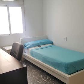 Private room for rent for €200 per month in Murcia, Calle Escultor Roque López