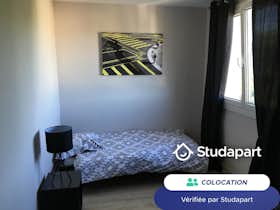 Отдельная комната сдается в аренду за 370 € в месяц в Besançon, Rue de Fontaine Écu