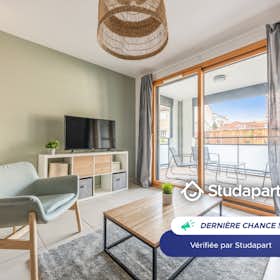 Apartment for rent for €1,530 per month in Lyon, Rue Masséna