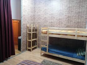 Общая комната сдается в аренду за 320 € в месяц в Sintra, Rua Brincos de Princesa