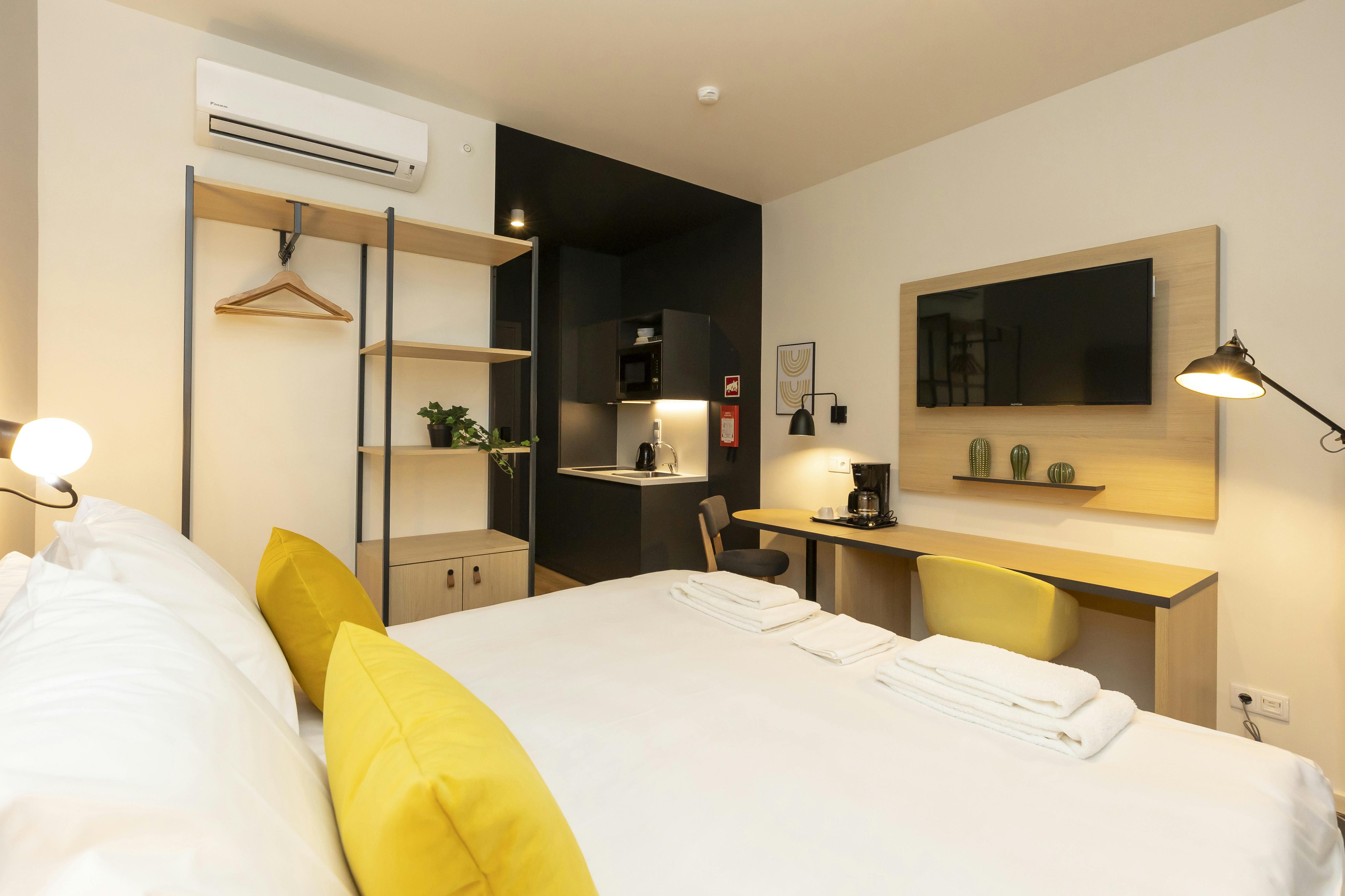 Studio for rent for €990 per month in Porto, Rua Nova do Rio